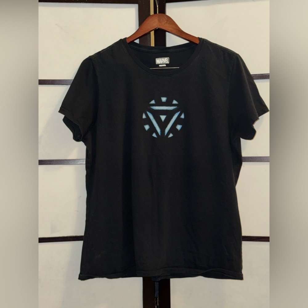 Marvel Studios Iron Man Tony Stark Arc Reactor Black T-shirt